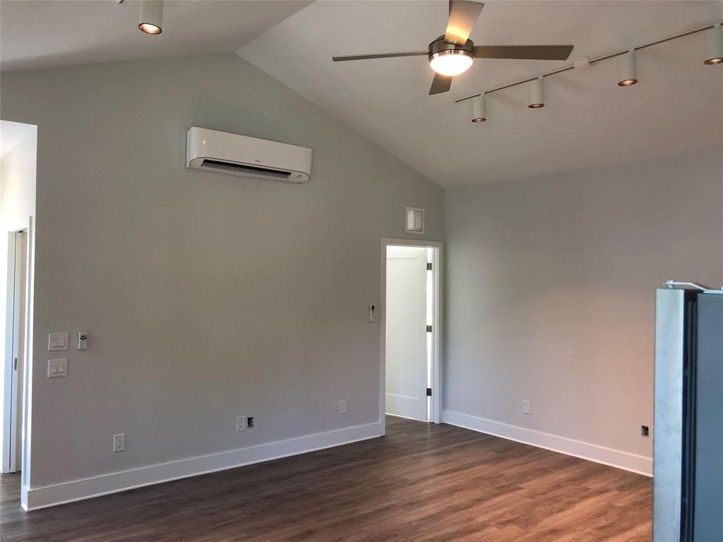 Foto principal - 1303 E Cesar Chavez St