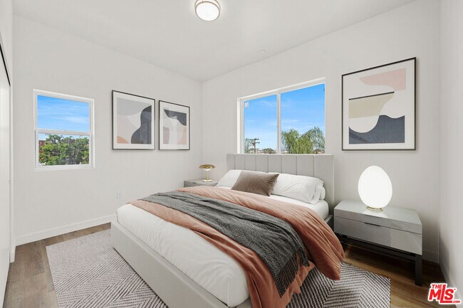 Foto del edificio - 7411 Artesia Blvd