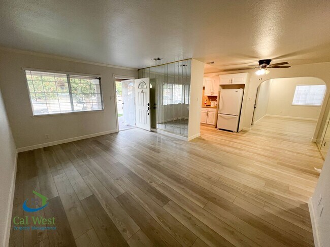 Foto del edificio - 4484 Lullaby Ln