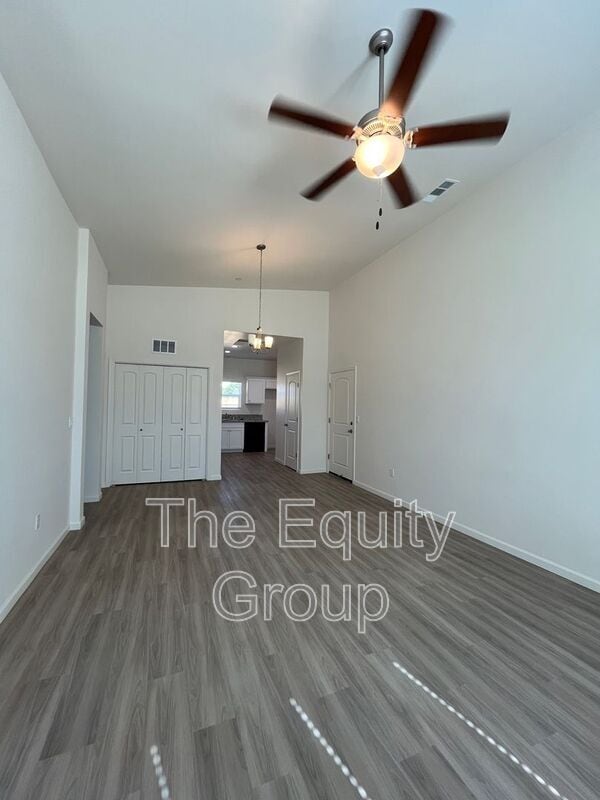 Building Photo - 4114 E Kaweah Ave