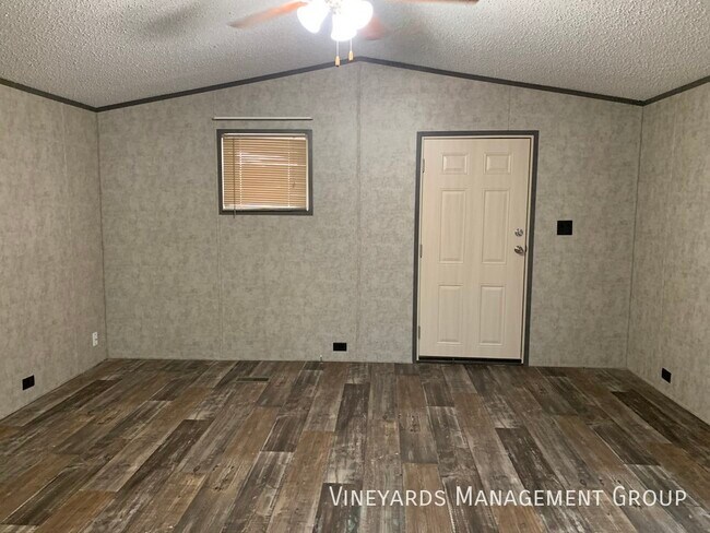 Foto del edificio - Ask about our move-in specials!