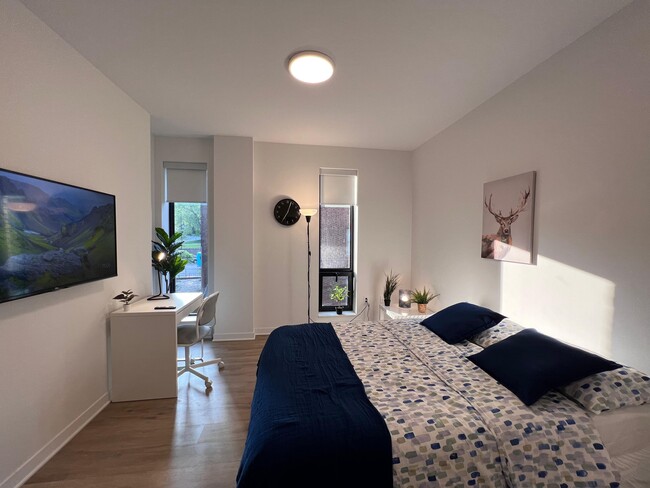 Building Photo - Deluxe Room - Gramercy