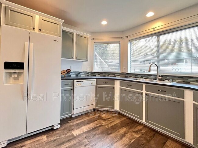 Building Photo - 909 Orchid Pl