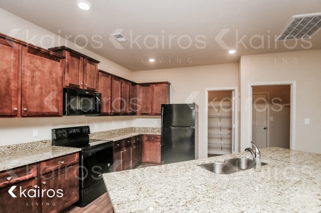 Building Photo - 18532 Wiregrass Dr