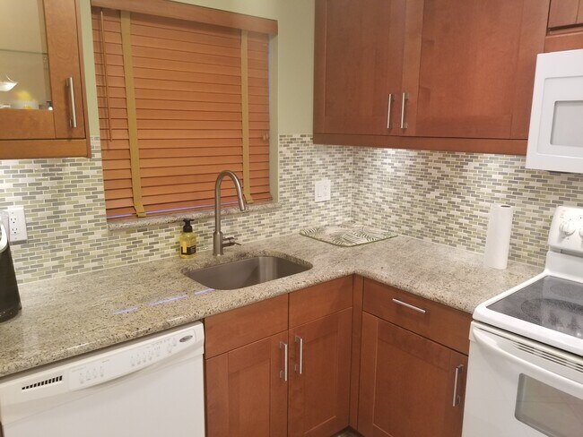 Kitchen - 1785 N Andrews Sq