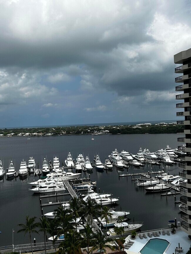 Building Photo - 108 Lakeshore Dr