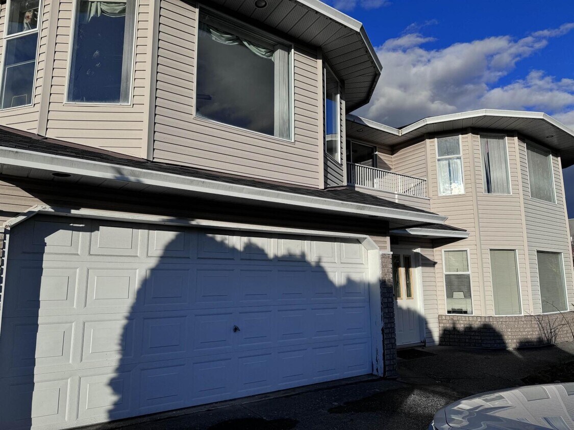 Photo principale - 15297-15292 92 Ave