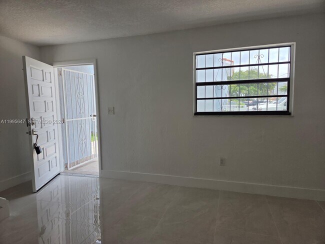 Foto del edificio - 550 SW 115th Ave