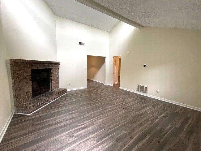 Building Photo - 435/437 Lexington Heights