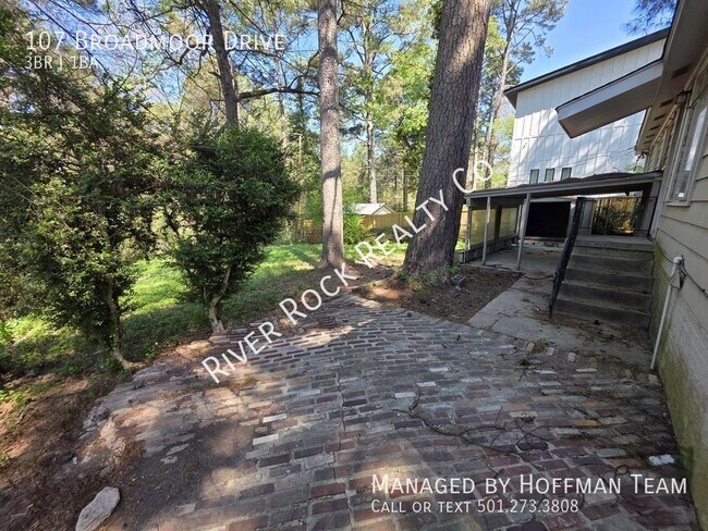 Building Photo - 107 Broadmoor Dr