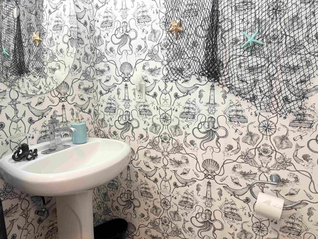 Building Photo - 3792 Alexandria Ave