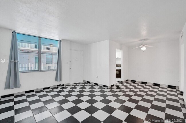 Building Photo - 701 Collins Ave