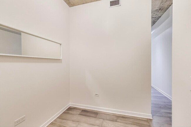 Foto del edificio - 700 N Larrabee St