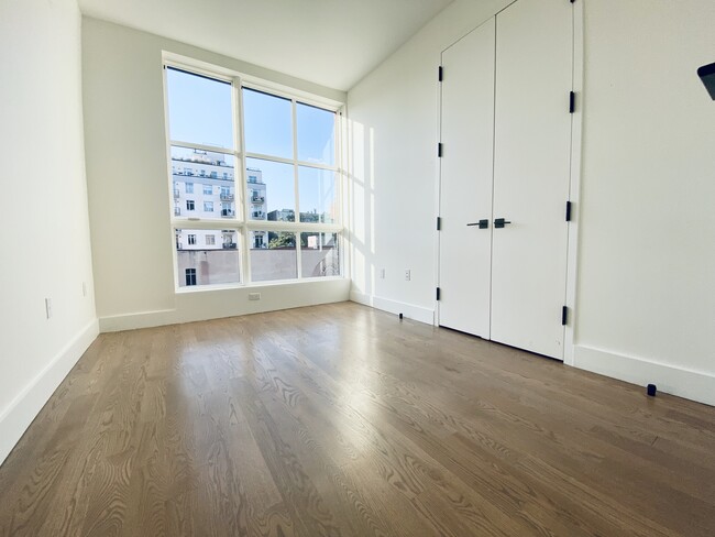 Building Photo - 824 Lexington Ave