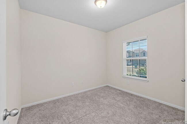 Foto del edificio - 9219 Cook Crk