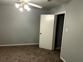 Building Photo - 1611 Mapleton Dr