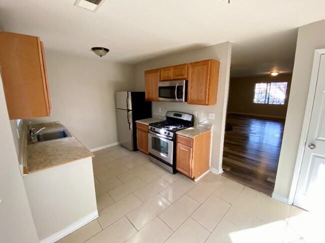 Building Photo - 709 Pine Tree Trail