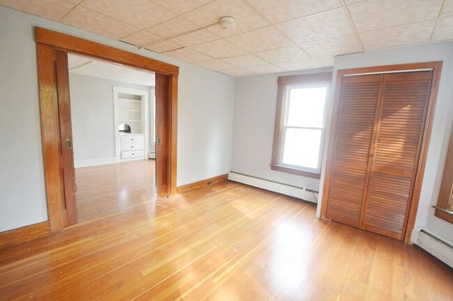 Building Photo - 38 Cascade St