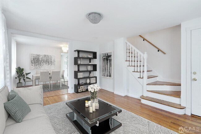 Foto del edificio - 1378 Hamilton St