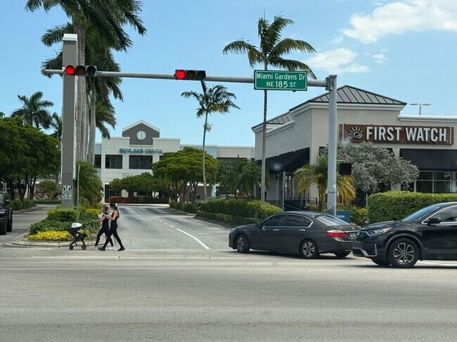Foto del edificio - 1723 NE Miami Gardens Dr