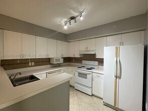 Building Photo - 4820 N State Rd 7