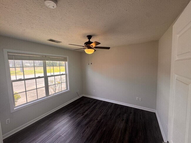 Foto del edificio - Williams Rd. Apartments