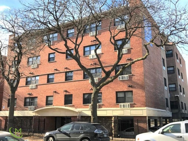 Building Photo - 7522 N Greenview Ave