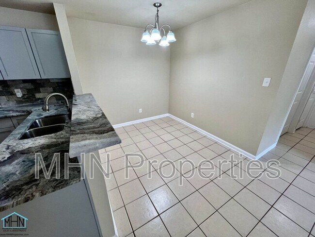 Foto del edificio - 5603 Lakebend W Dr