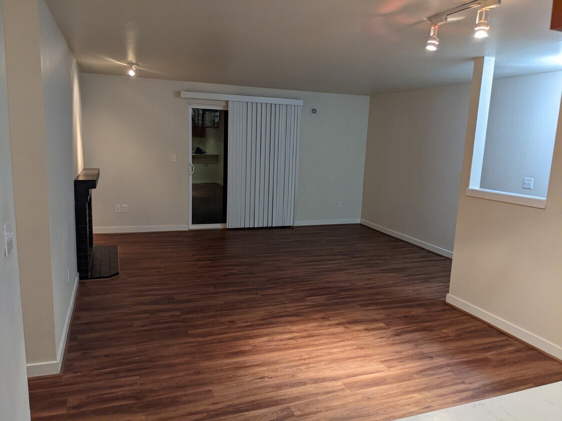 Sala de estar y comedor - 14124 NE 181st Pl