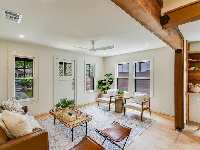 Foto del edificio - 807 W Live Oak St