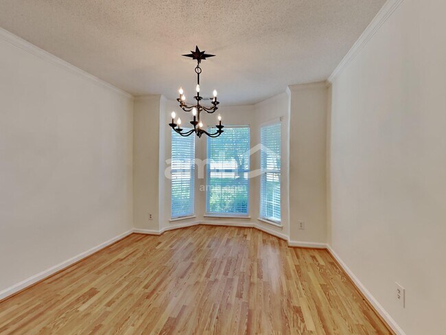 Foto del edificio - 13211 Peacock Ln
