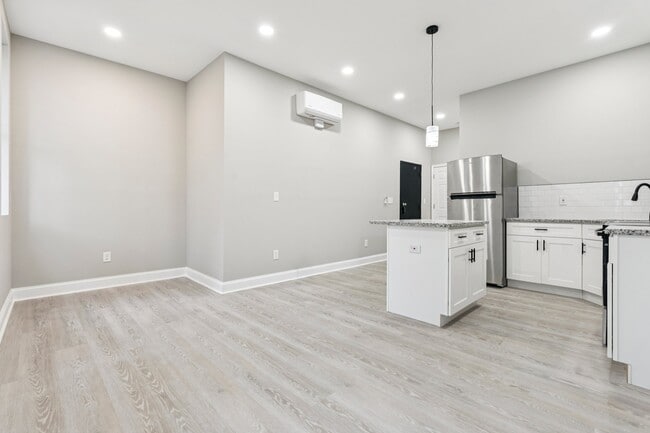 Building Photo - 916 N Arlington Ave