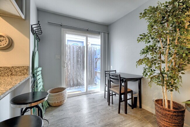 Foto del edificio - Charming 1-Bedroom Oasis on Highland Drive, Oxnard - Silver Strand