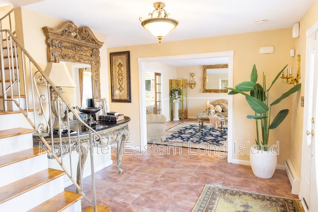 Building Photo - 30 Dumond Pl