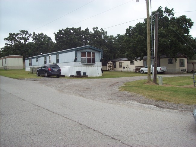 Building Photo - Trails End
