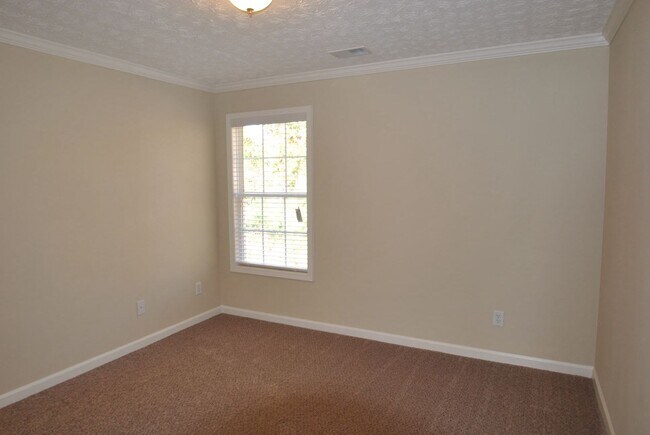 Building Photo - 10 Dearing Woods Ln