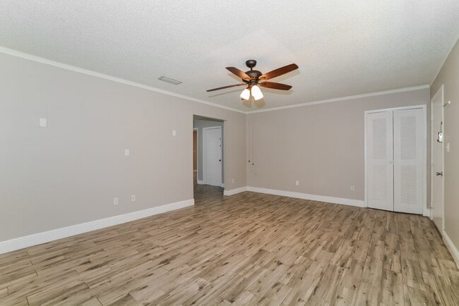 Foto del edificio - 1301 Baranova Rd