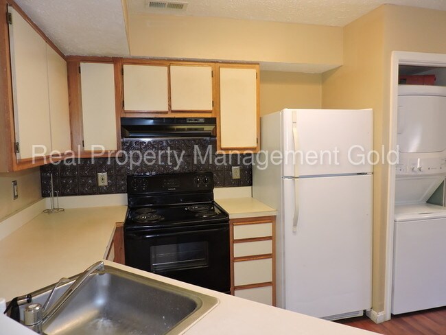 Building Photo - 46350 Columbus Dr
