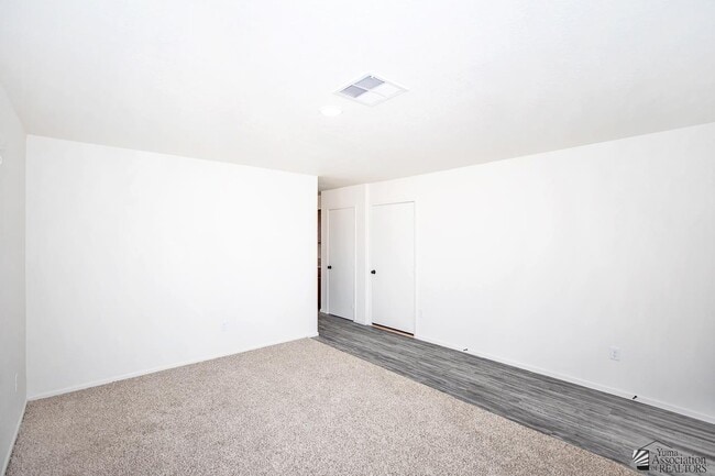 Foto del edificio - 7561 E 45th St