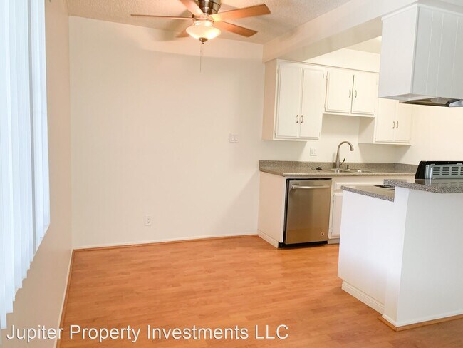 Building Photo - 5222-5228 Hermitage Ave