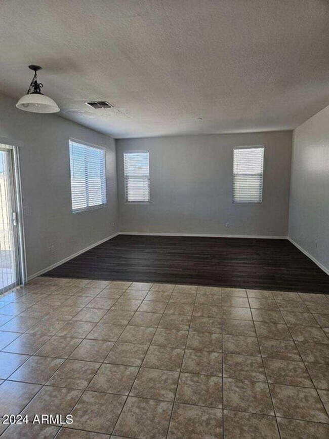 Foto del edificio - 5 bedroom Laveen rental!
