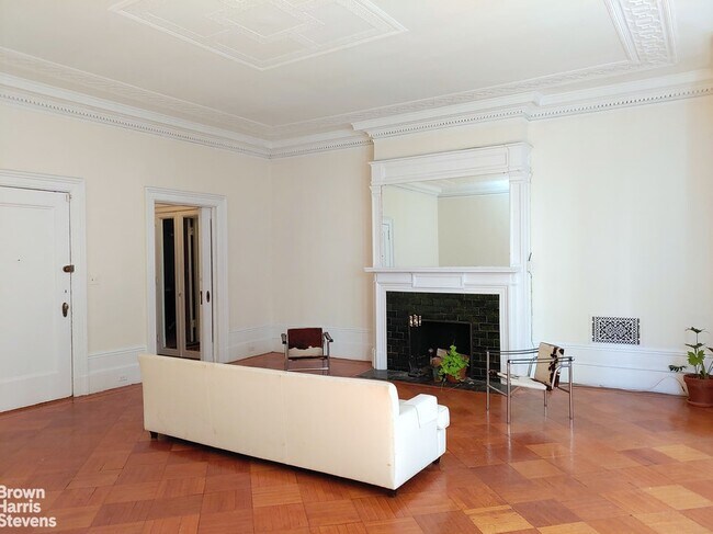 Building Photo - 7 E 88th St