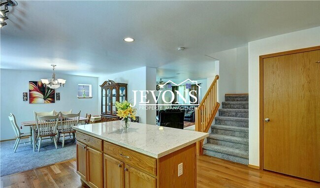 Building Photo - Spacious home with A/C, full kitchen, and ...
