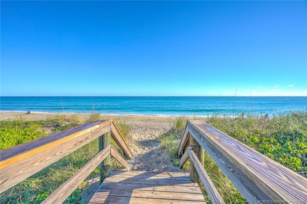 Foto principal - 1289 NE Ocean Blvd