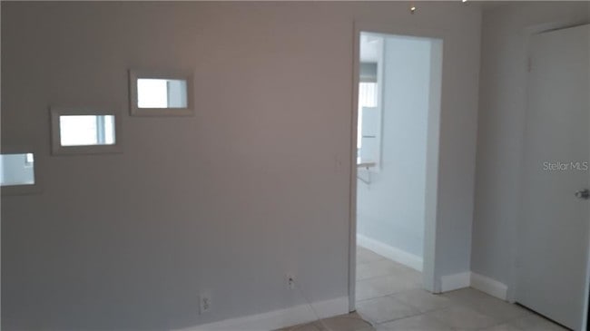 Building Photo - 2035 Edgewater Dr