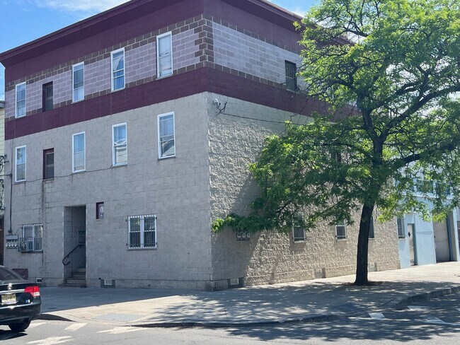 Building Photo - 92-94-94 Pacific St