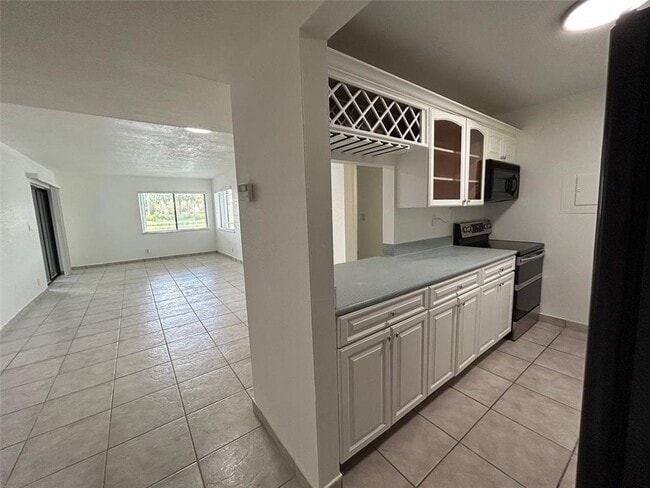 Building Photo - 153 Lakeview Dr
