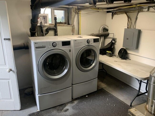 Building Photo - 174 E 300 S