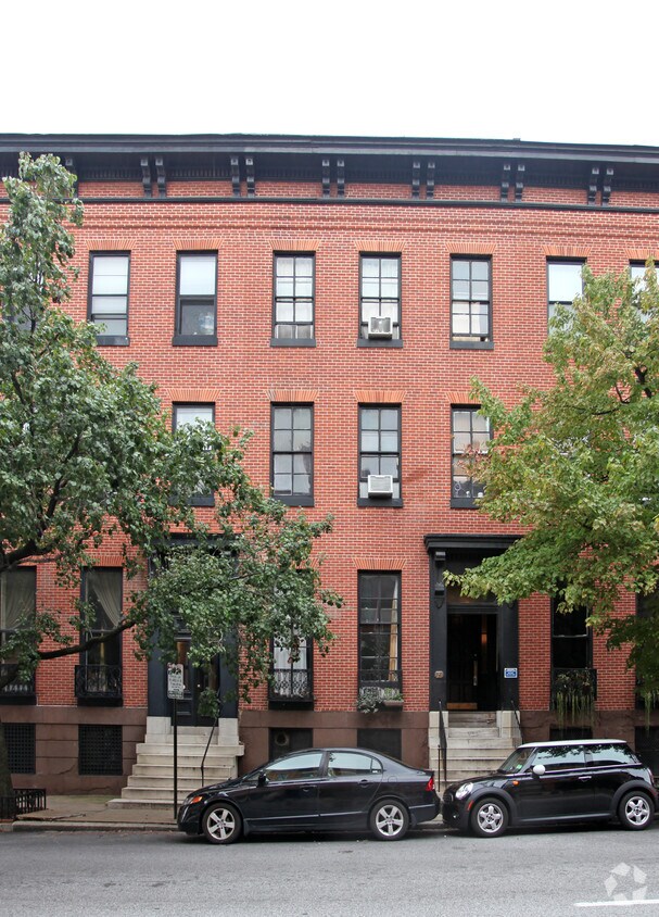 Primary Photo - 21 E Eager St