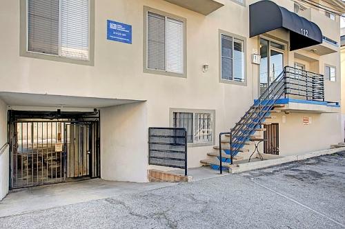 Building Photo - 112 Catamaran St